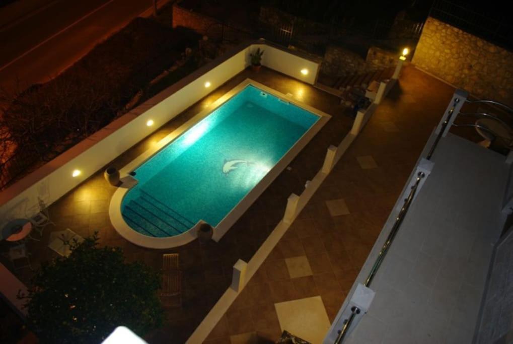 Villa Petra, *